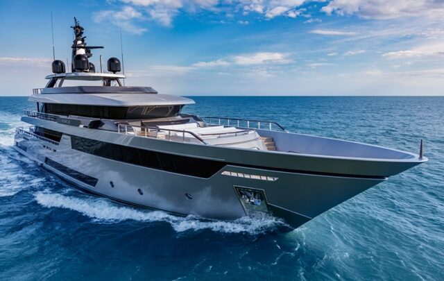 Superyacht, Il Riva 50 Fifty porta al largo il Made in Italy di lusso