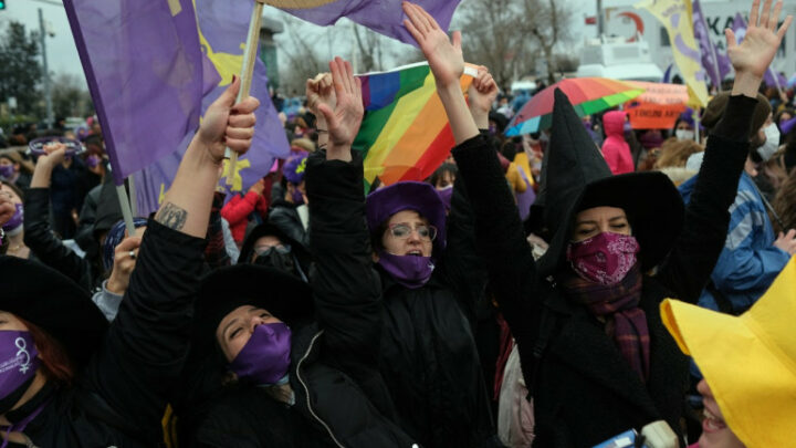 Violenza sulle donne, la Turchia abbandona la Convenzione di Istanbul