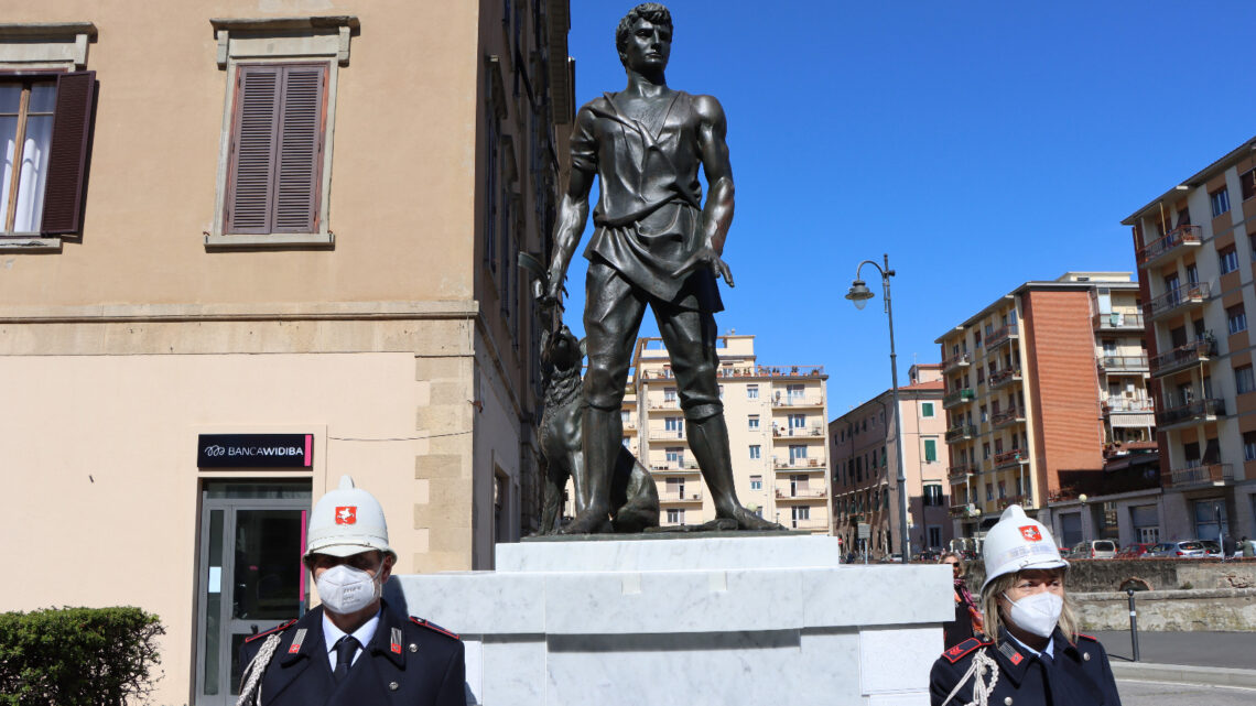 Il Monumento al Villano prende casa davanti al Comune di Livorno