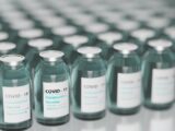 AstraZeneca verso l’assoluzione, Ema: benefici maggiori dei rischi