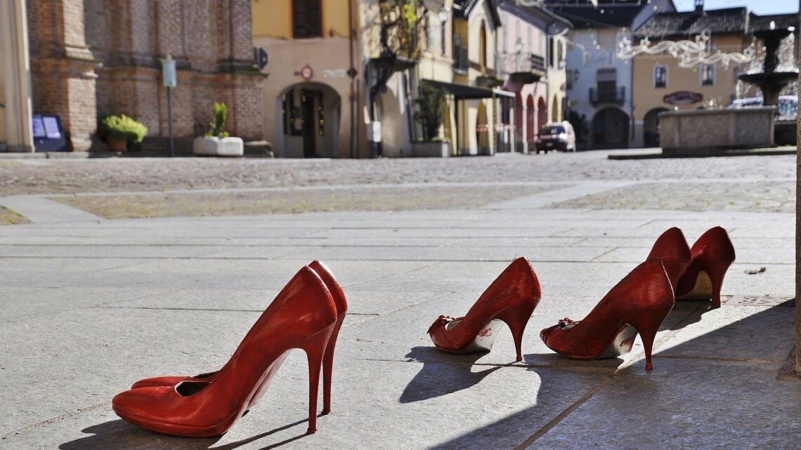 Le donne in piazza, la stampa rispetti i loro drammi Le donne in piazza, la stampa rispetti i loro drammi