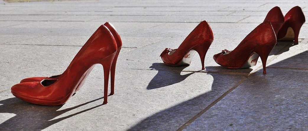 Femminicidi in Italia nel 2021, una lista rossa come il sangue delle vittime Femminicidi in Italia nel 2021, una lista rossa come il sangue delle vittime