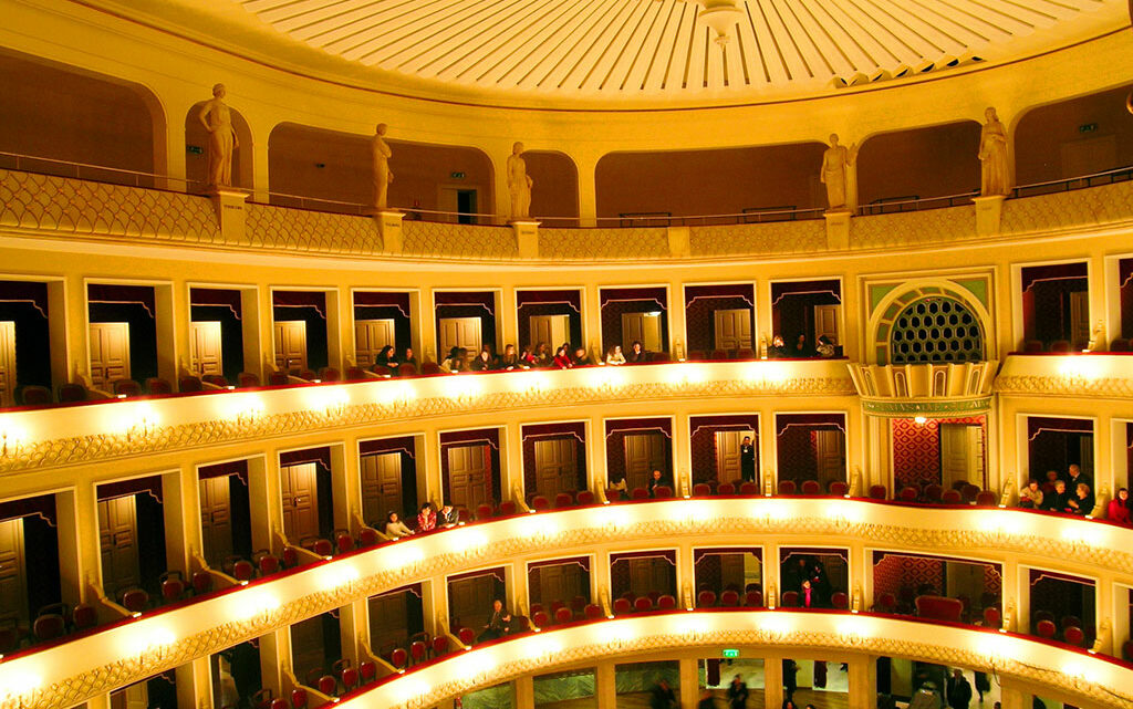 Contributi al teatro, bando della Regione Calabria per festival e rassegne Contributi al teatro, bando della Regione Calabria per festival e rassegne