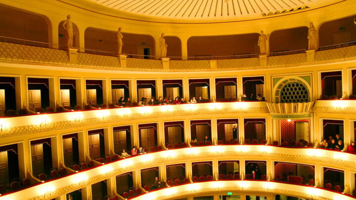Contributi al teatro, bando della Regione Calabria per festival e rassegne