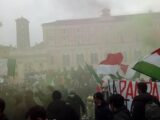 Corteo “Io apro” a Roma, tensione manifestanti-forze dell’ordine