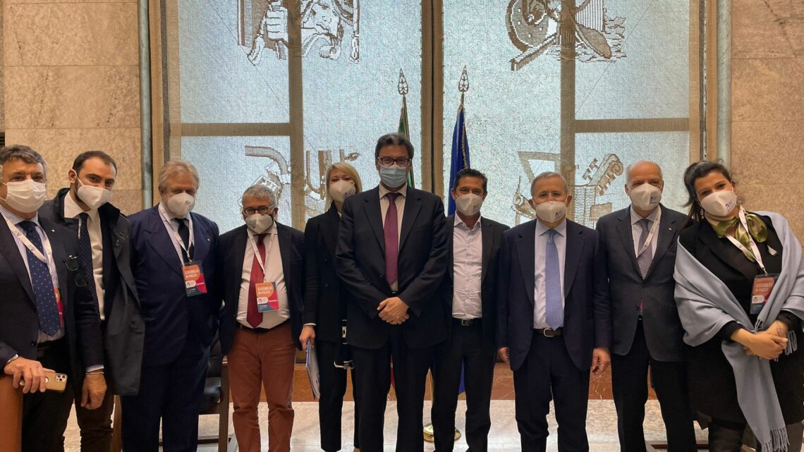Riaperture e sostegni, Giorgetti incontra la Fipe: A maggio si potrebbe riaprire Riaperture e sostegni, Giorgetti incontra la Fipe: A maggio si potrebbe riaprire
