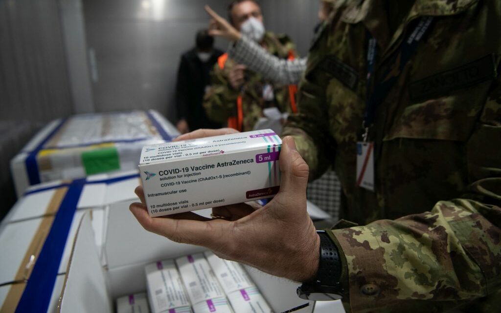Vaccino, arrivate a Pratica di Mare 430mila dosi di AstraZeneca