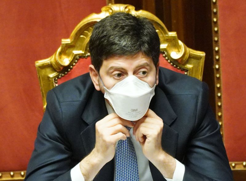 Covid, Speranza “In un grande Paese non si fa politica su epidemia” Covid, Speranza “In un grande Paese non si fa politica su epidemia”