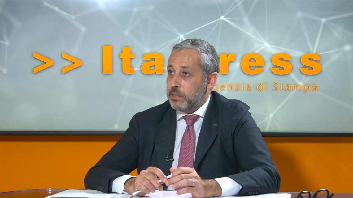 Il lavoro diventa “ibrido” tra sessioni virtuali e in presenza Il lavoro diventa “ibrido” tra sessioni virtuali e in presenza