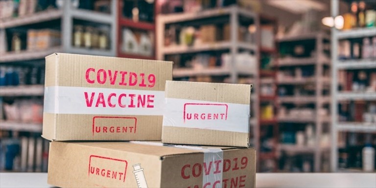 Vaccinazione di massa, la Regione chiarisce: priorità ai 79enni poi a tutti gli altri a scalare Vaccinazione di massa, la Regione chiarisce: priorità ai 79enni poi a tutti gli altri a scalare