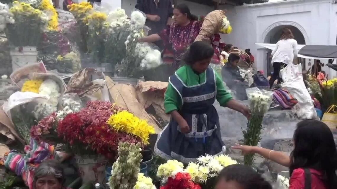 A Chichicastenango fra cristiani e pagani di Franco Zuccalà A Chichicastenango fra cristiani e pagani di Franco Zuccalà