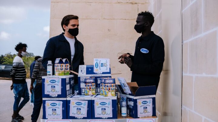 Malta, Moas regala un dolce pensiero ai minori non accompagnati