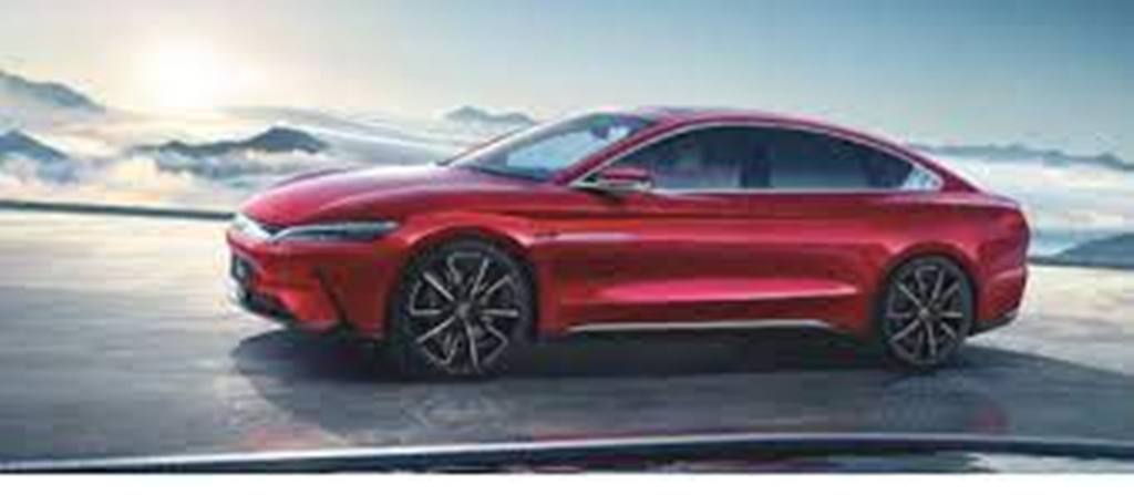 Auto elettriche, record di immatricolazioni. E il mercato aspetta l’avanzata cinese Auto elettriche, record di immatricolazioni. E il mercato aspetta l’avanzata cinese