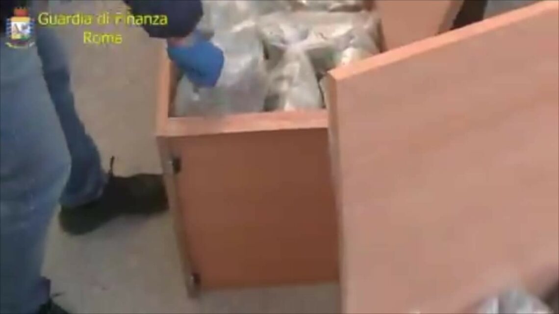 Al porto di Civitavecchia con 200 kg marijuana, arrestato corriere sardo Al porto di Civitavecchia con 200 kg marijuana, arrestato corriere sardo
