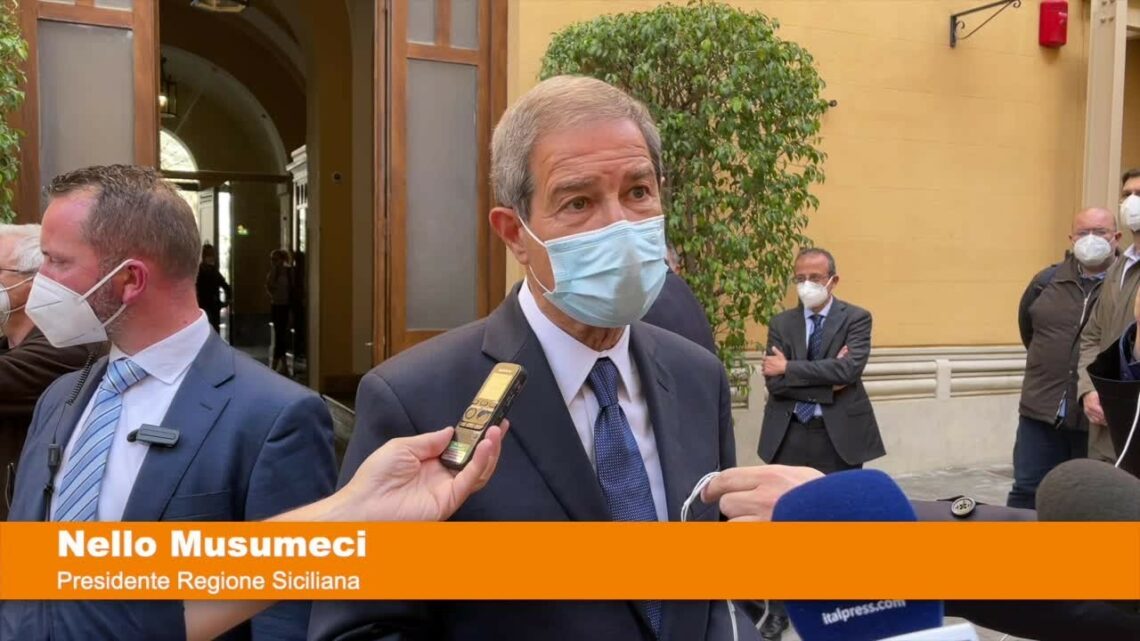 Covid, Musumeci: “I vaccini in Sicilia arrivano ancora col contagocce” Covid, Musumeci: “I vaccini in Sicilia arrivano ancora col contagocce”