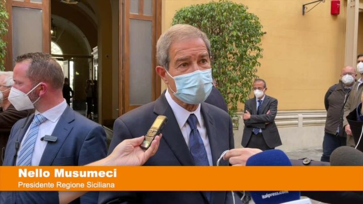 Covid, Musumeci: “I vaccini in Sicilia arrivano ancora col contagocce”
