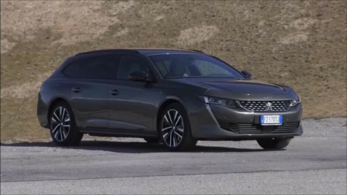 Peugeot 508 SW hybrid, tuffo nel futuro Peugeot 508 SW hybrid, tuffo nel futuro