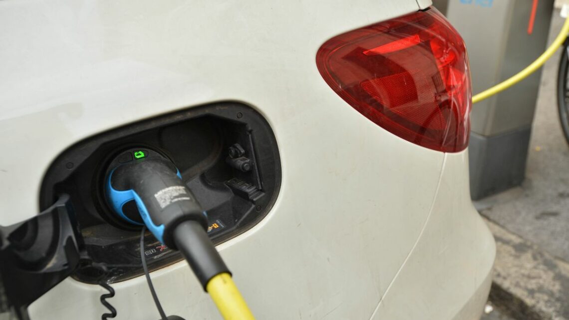 Ricarica auto elettriche, studio Arera “Prezzo medio wallbox 1200 euro” Ricarica auto elettriche, studio Arera “Prezzo medio wallbox 1200 euro”