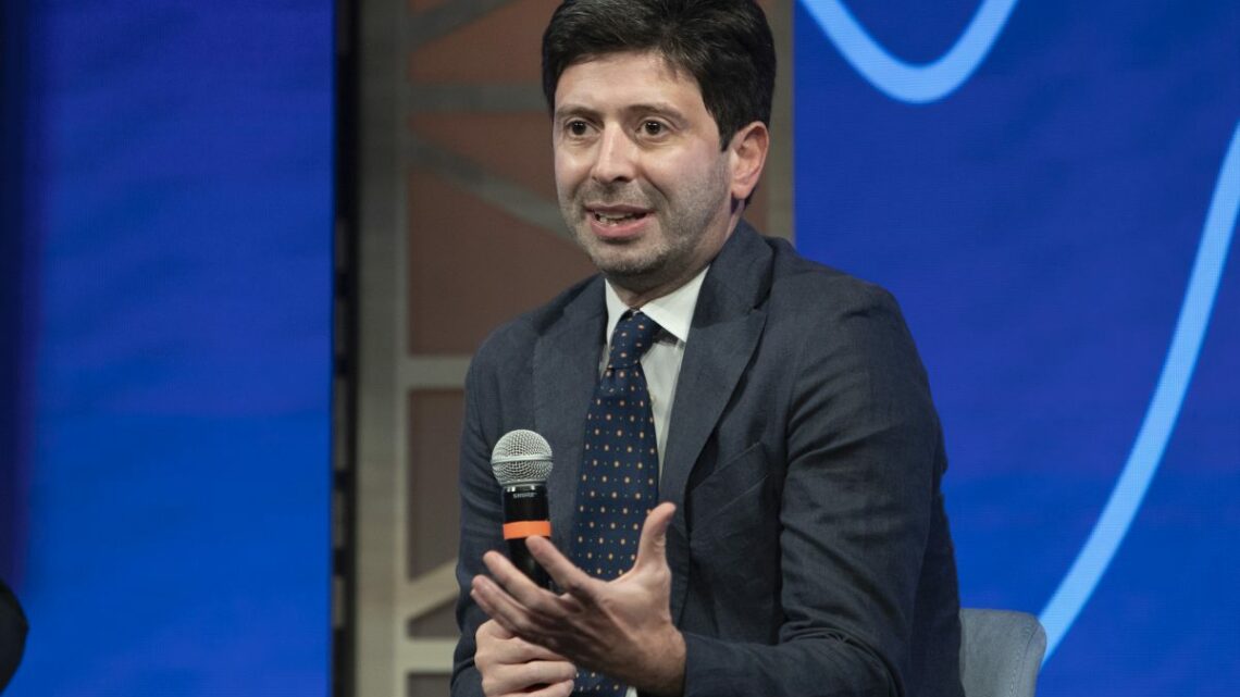 Covid, Speranza “Lavoriamo per superare la quarantena tra i Paesi g7” Covid, Speranza “Lavoriamo per superare la quarantena tra i Paesi g7”