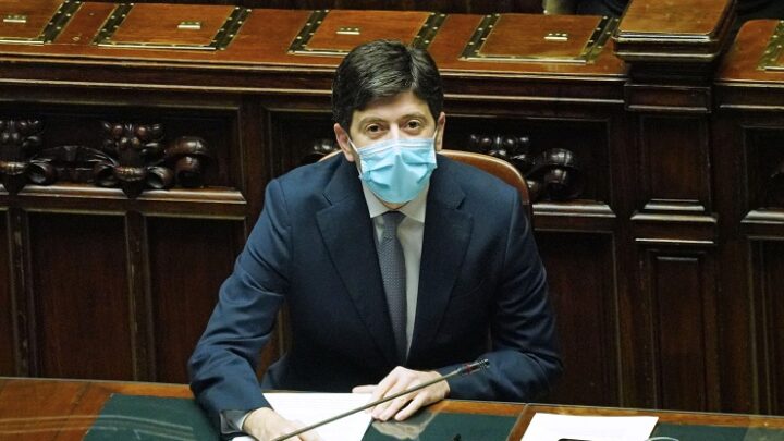 Speranza “Esami e terapie gratis per guariti da forma grave Covid”