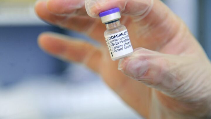 Vaccini, Aifa “309 reazioni avverse ogni 100mila dosi, 91% non gravi”