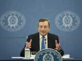 Draghi in sei punti illustra la posizione dell’Italia sulla guerra e spunta le armi ai bellicosi pacifisti filoputiniani.