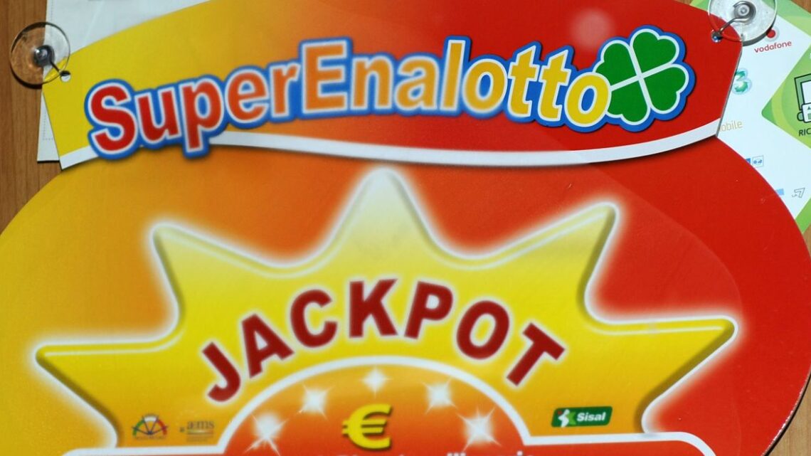 Superenalotto, vinto a Montappone (Fermo) jackpot da 156 milioni Superenalotto, vinto a Montappone (Fermo) jackpot da 156 milioni