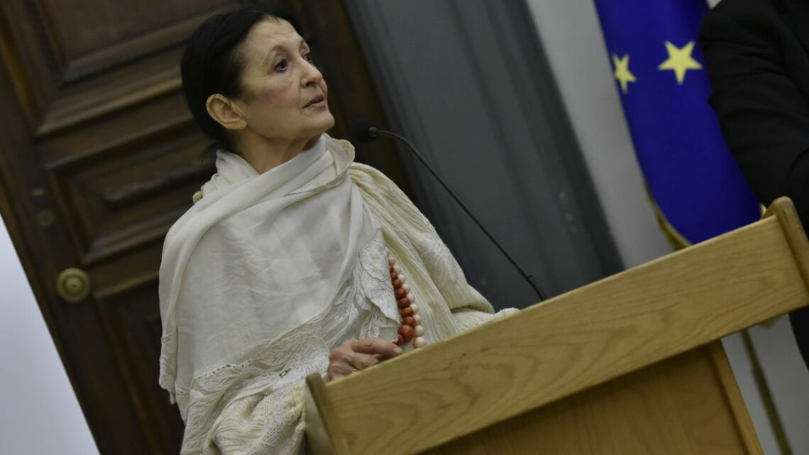 Danza, è morta a 84 anni Carla Fracci Danza, è morta a 84 anni Carla Fracci