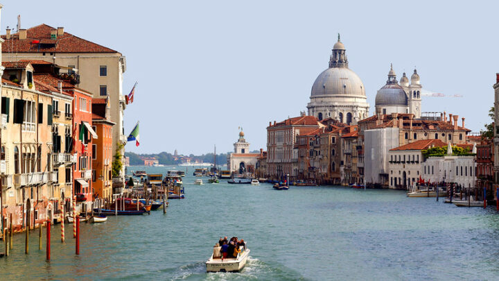 Turismo, l’Italia si prepara a ripartire per l’estate nonostante le perdite
