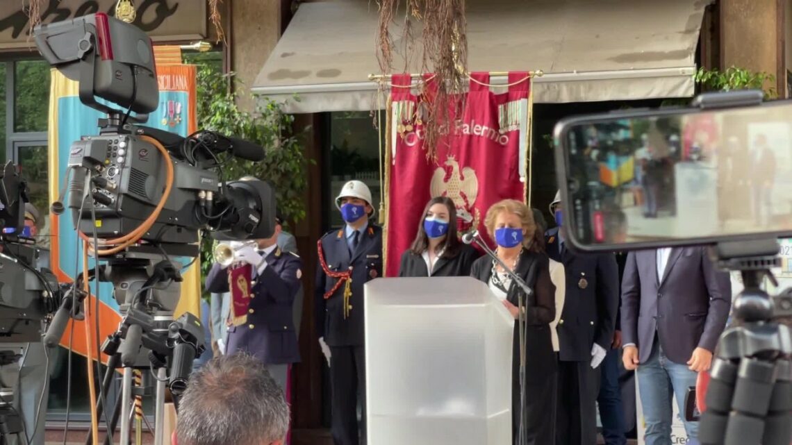 Strage di Capaci, alle 17.58 minuto di silenzio in memoria delle vittime Strage di Capaci, alle 17.58 minuto di silenzio in memoria delle vittime