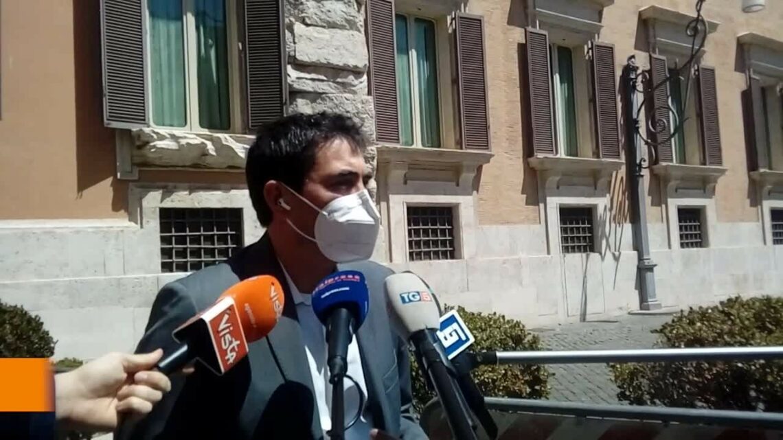 Vaccini, Fratoianni “Draghi segua la svolta di Biden sui brevetti” Vaccini, Fratoianni “Draghi segua la svolta di Biden sui brevetti”