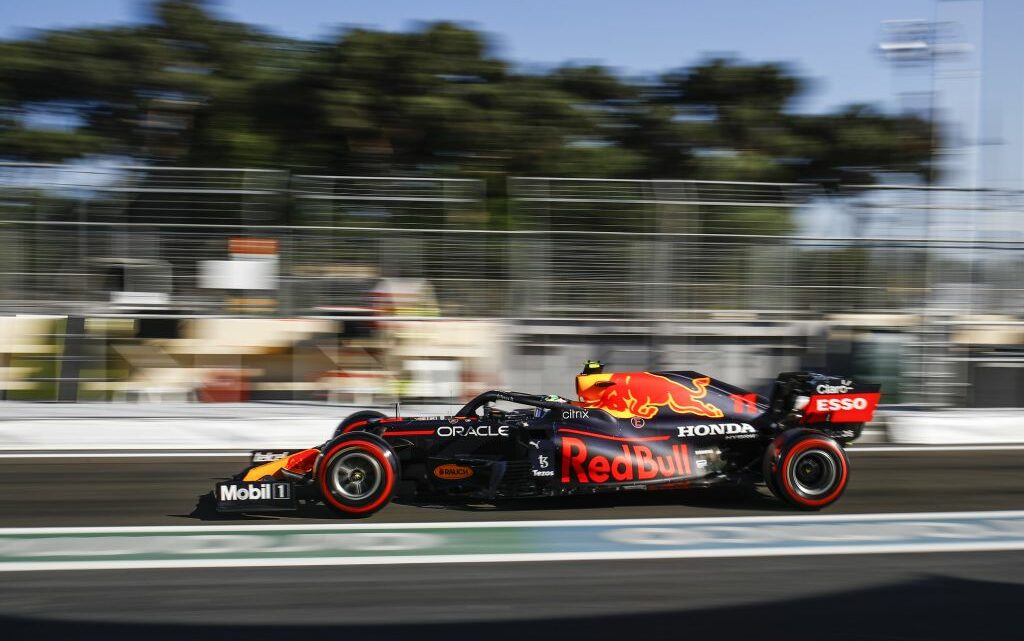 GP Azerbaijan, un colpo di scena consegna la vittoria a Perez. Esclusi Verstappen e Hamilton GP Azerbaijan, un colpo di scena consegna la vittoria a Perez. Esclusi Verstappen e Hamilton