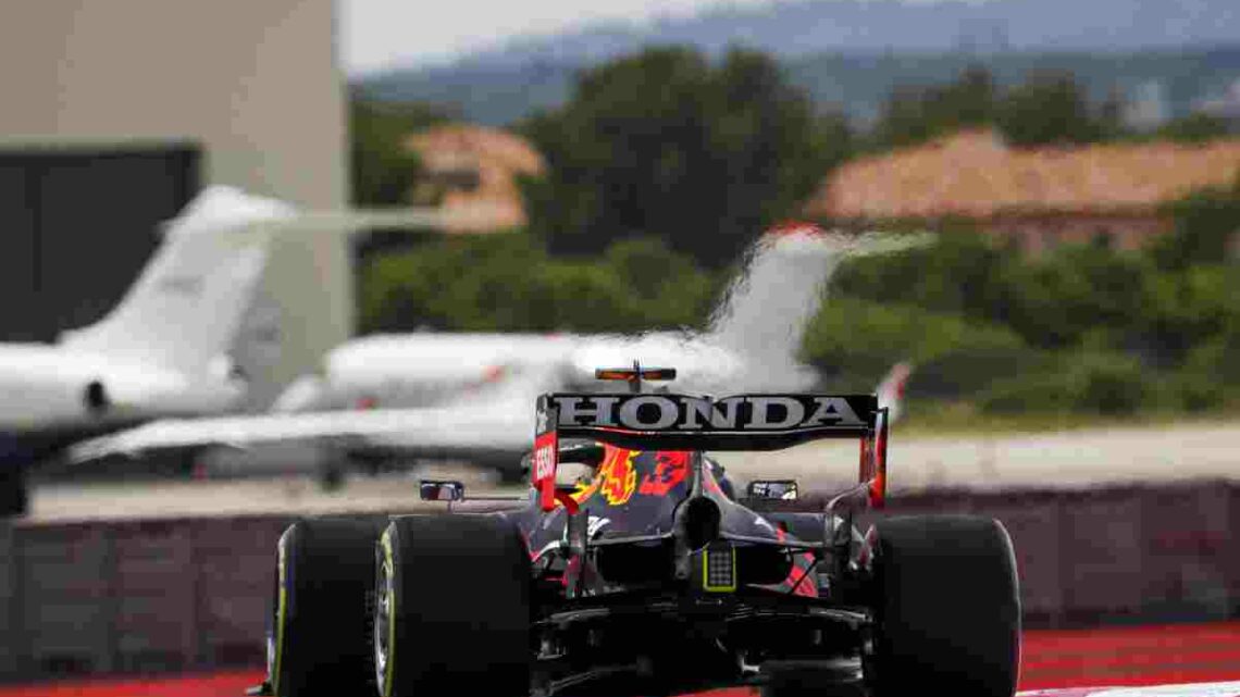 Verstappen guida le libere in Francia, Mercedes inseguono Verstappen guida le libere in Francia, Mercedes inseguono