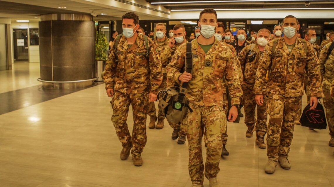 Conclusa la missione in Afghanistan, rientra l’ultimo militare italiano Conclusa la missione in Afghanistan, rientra l’ultimo militare italiano