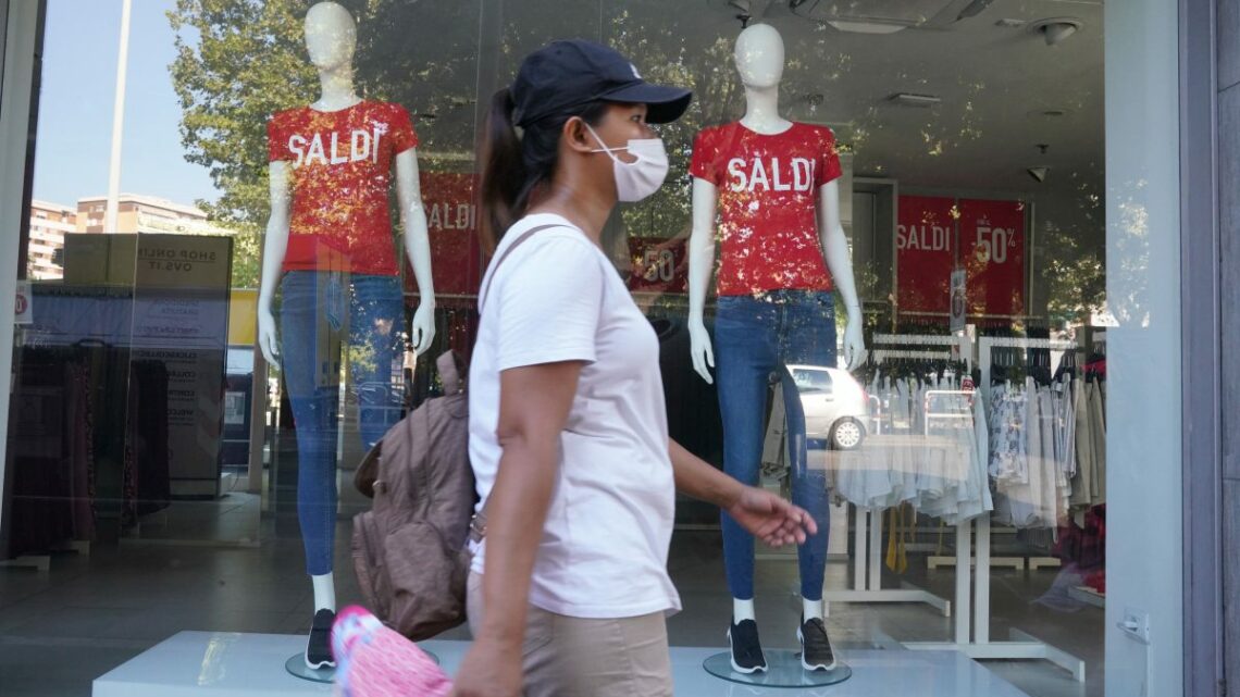 Saldi estivi, 170 euro la spesa media a famiglia Saldi estivi, 170 euro la spesa media a famiglia