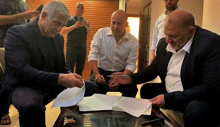 Israele: governo di tutti per chiudere l’era Netanyahu