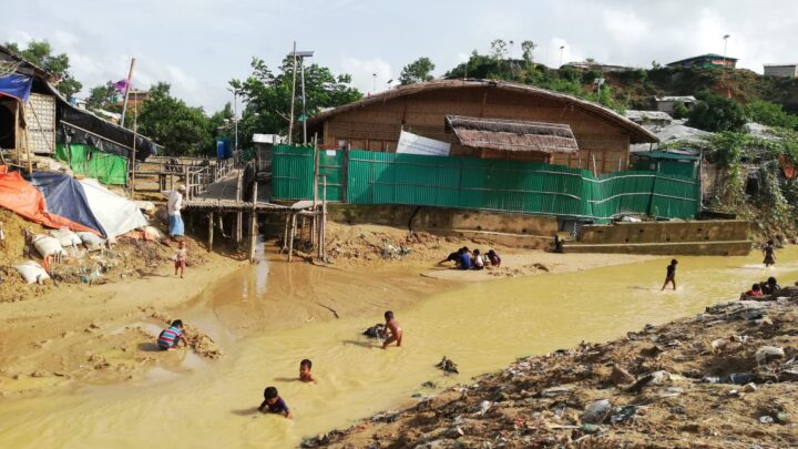 Bangladesh: il killer silenzioso di bambini. L’ultimo rapporto del MOAS svela il rischio di annegamento nei campi dei rifugiati Rohingya