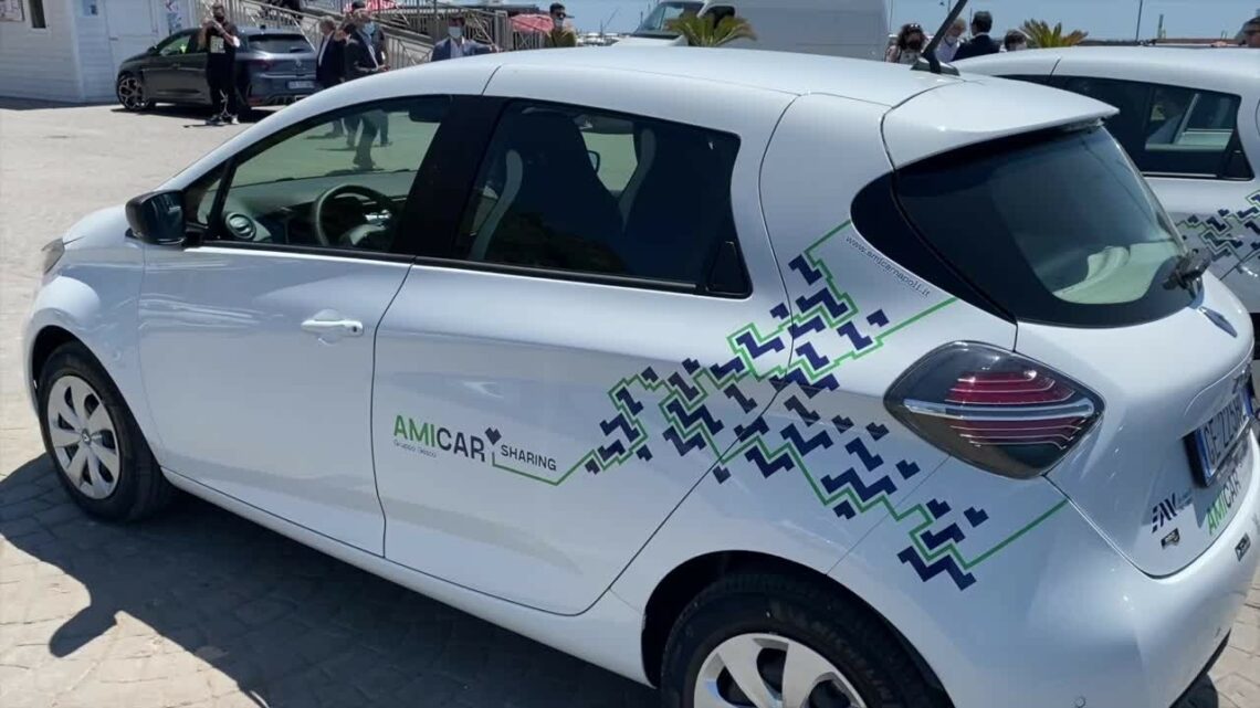 Mobilize, il car sharing di Renault a Napoli Mobilize, il car sharing di Renault a Napoli