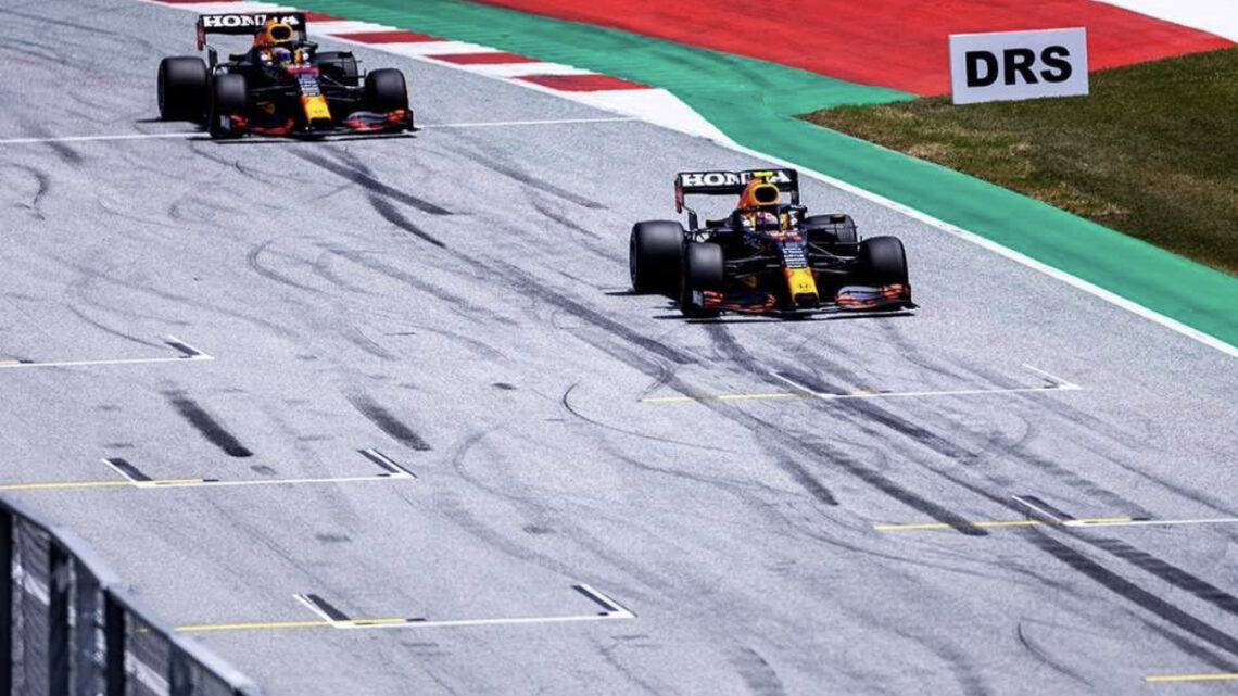 GP di Stiria, Verstappen regala il primo posto alla sua Red Bull in casa. A seguire Hamilton e Bottas GP di Stiria, Verstappen regala il primo posto alla sua Red Bull in casa. A seguire Hamilton e Bottas