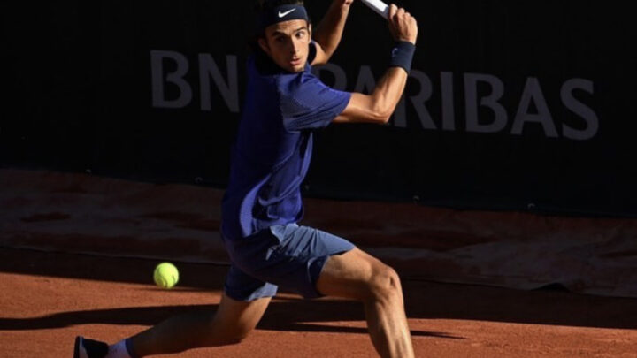 Sfida per i quarti al Roland Garros, fuori Musetti e Sinner. Prosegue Berrettini