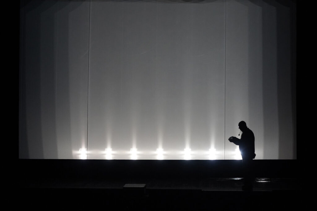 Un teatro è (Ph Andrea Mazzoni, courtesy I Teatri di Reggio Emilia, 2021).