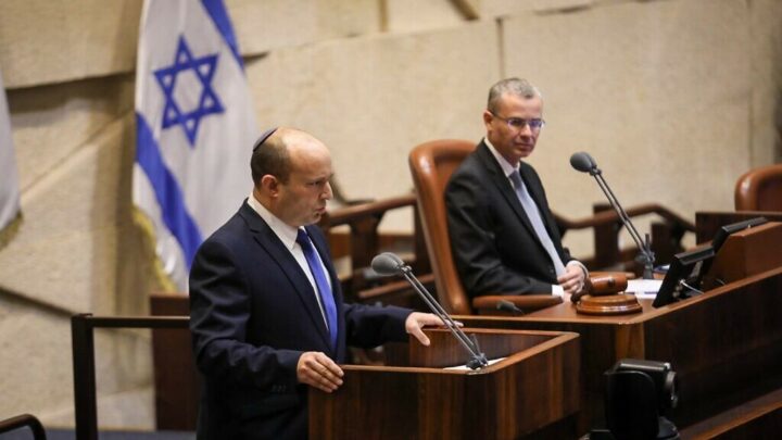 Israele, bye bye, Bibi: il nuovo governo manda Netanyahu all’opposizione, per ora