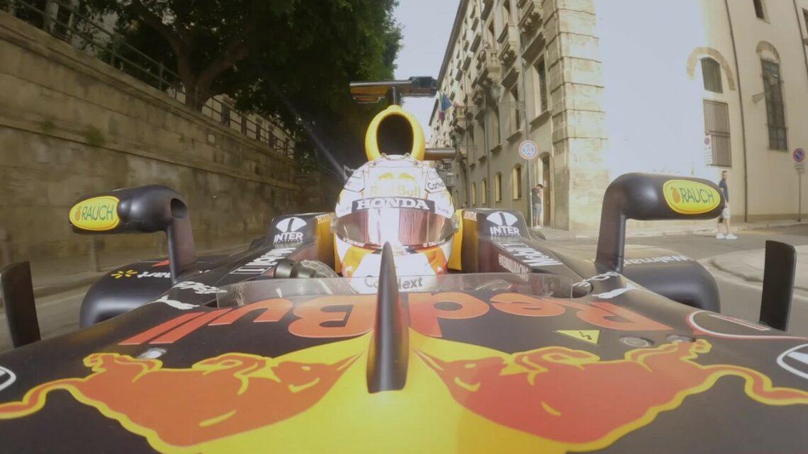 A Palermo sfreccia un’auto di Formula 1 A Palermo sfreccia un’auto di Formula 1