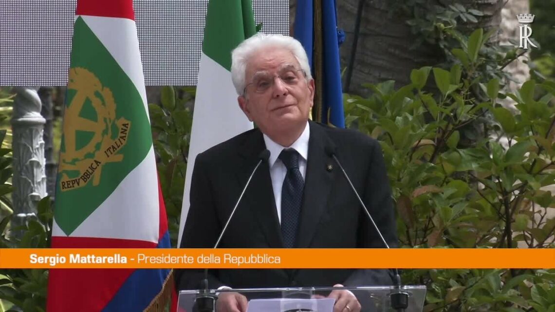 Mattarella consegna il tricolore per Tokyo2020 Mattarella consegna il tricolore per Tokyo2020