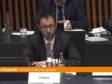 Patuanelli: “Ue abolisca gli allevamenti di animali da pelliccia”