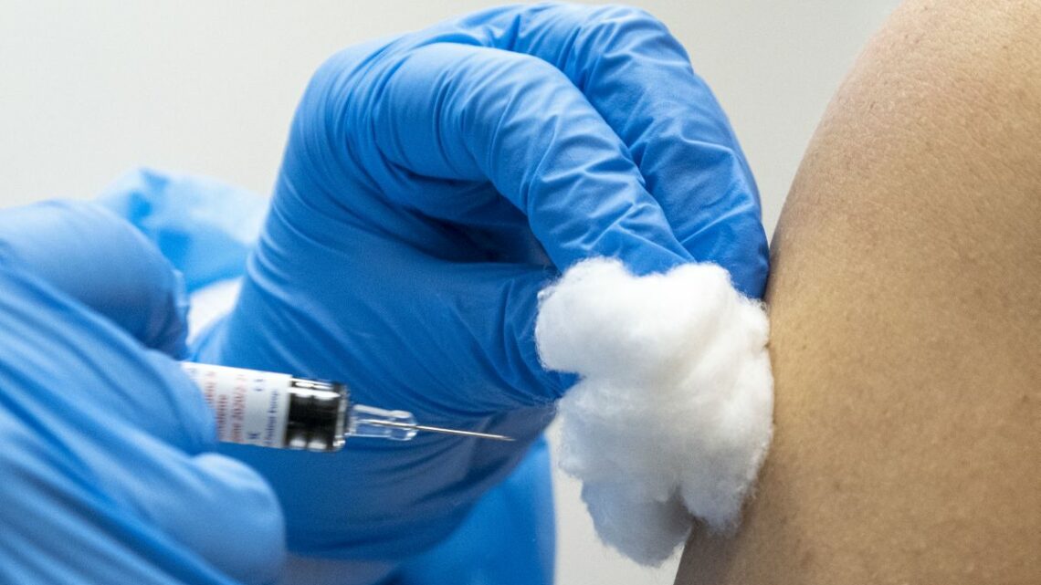 Indagine SWG, otto italiani su dieci cercano maggiori info sui vaccini Indagine SWG, otto italiani su dieci cercano maggiori info sui vaccini