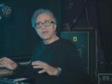 Paura per Curreri dopo malore sul palco, superato infarto