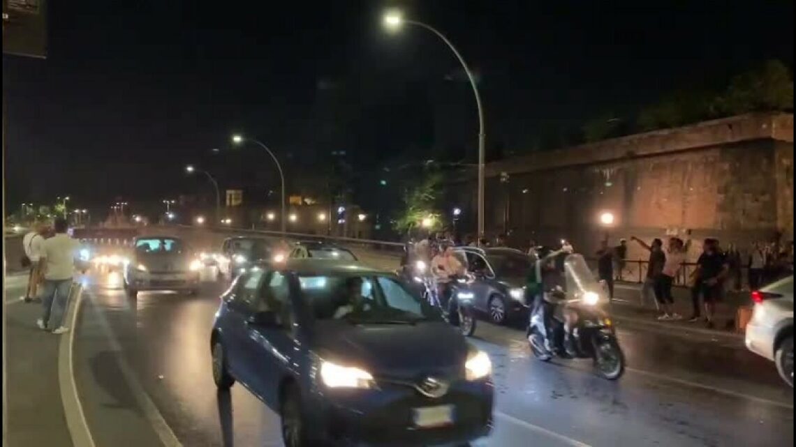 L’Italia vince gli Europei, esplode la festa a Firenze L’Italia vince gli Europei, esplode la festa a Firenze