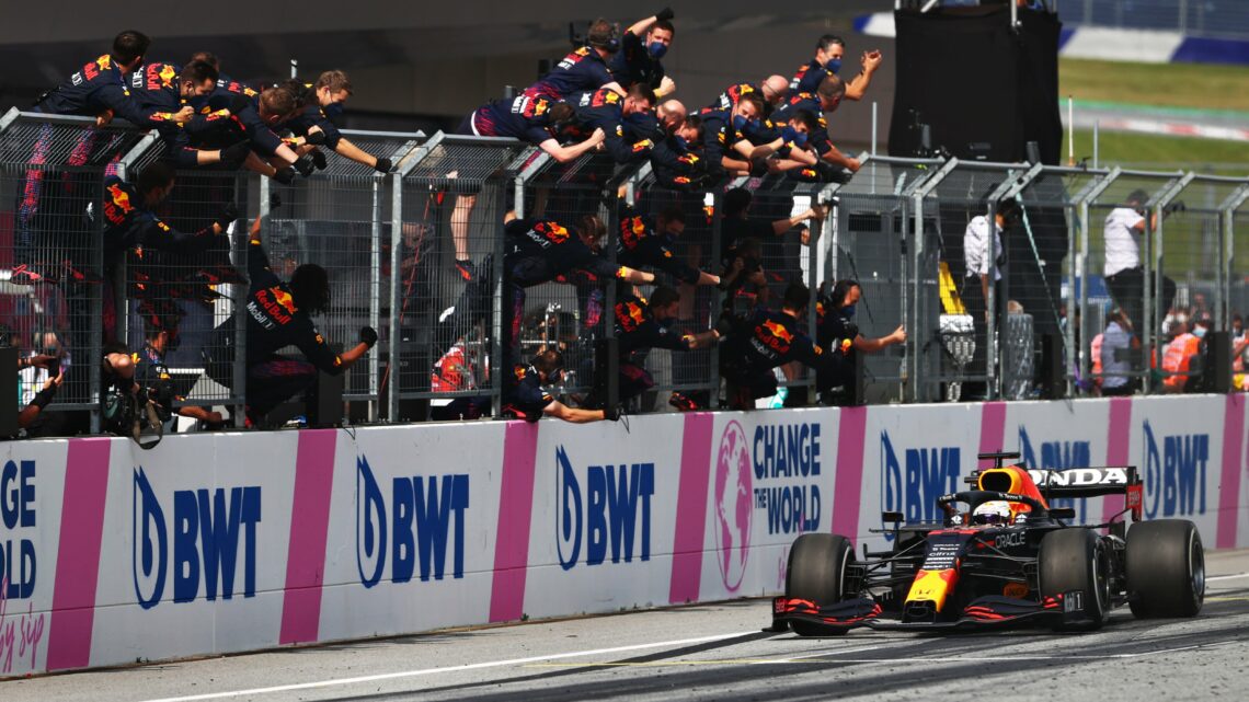 GP d’Austria, ancora successo per Verstappen. Secondo Bottas e terzo Norris, Hamilton escluso dal podio GP d’Austria, ancora successo per Verstappen. Secondo Bottas e terzo Norris, Hamilton escluso dal podio