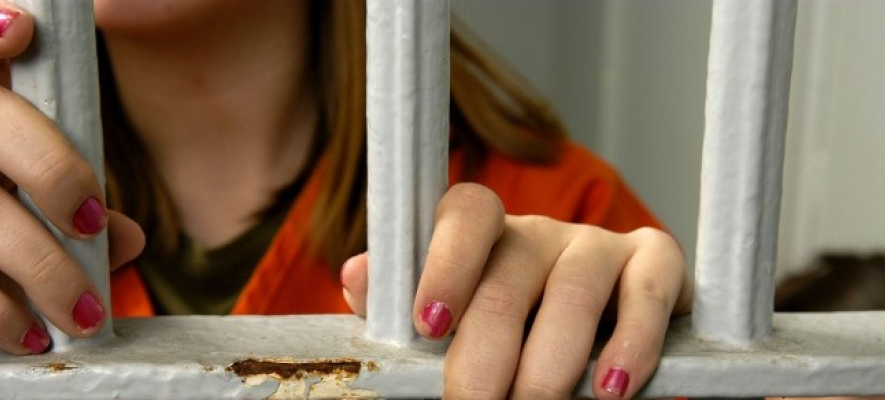 Delittuosità femminile: le donne continuano a commettere meno reati degli uomini Delittuosità femminile: le donne continuano a commettere meno reati degli uomini